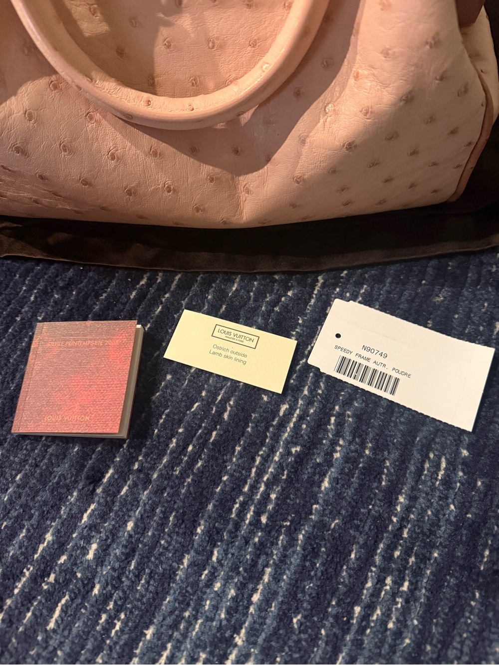 Louis Vuitton Pink Speedy Ostrich-Textured Top Handle Bag. Incredibly rare. - Picture 9 of 15